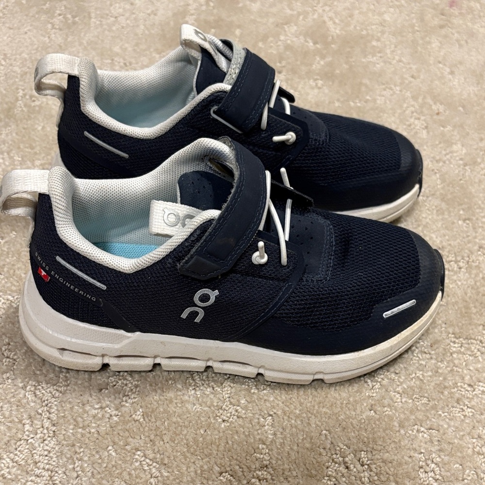 On Running Cloud Play Kids' Dark Blue and White Sneakers